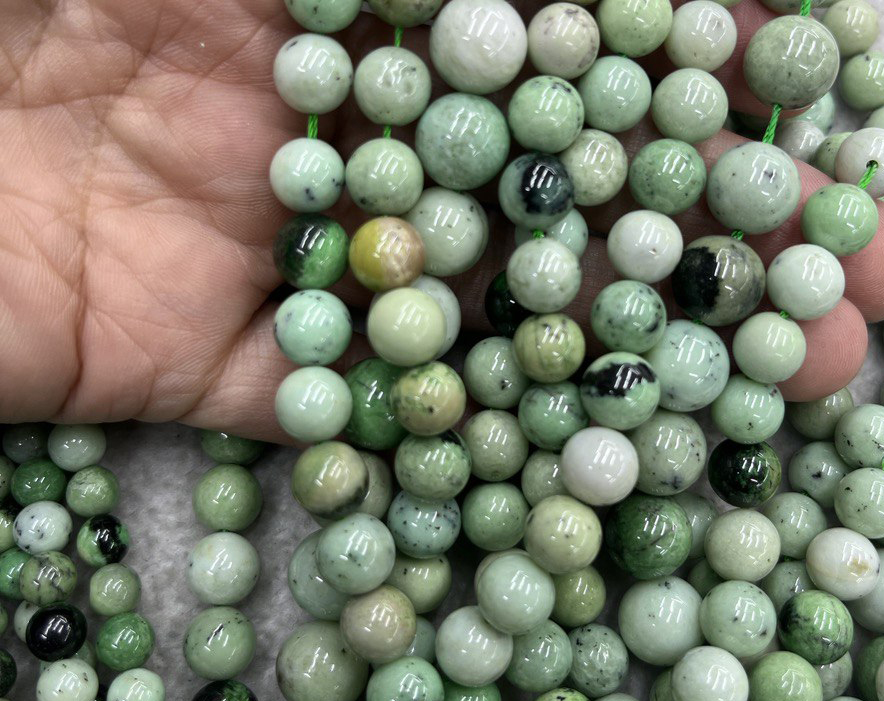 Бусины Гранат зеленый качество АВ+ гладкий глянцевый шар 6мм, 8мм, 10мм натуральный камень
